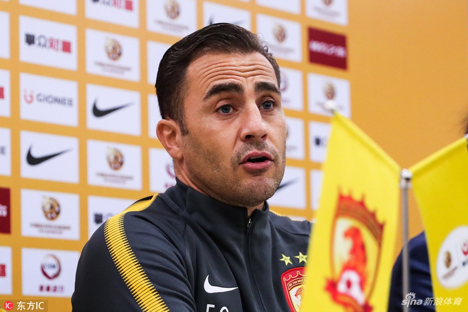 广州恒大踩场训练备战超级杯