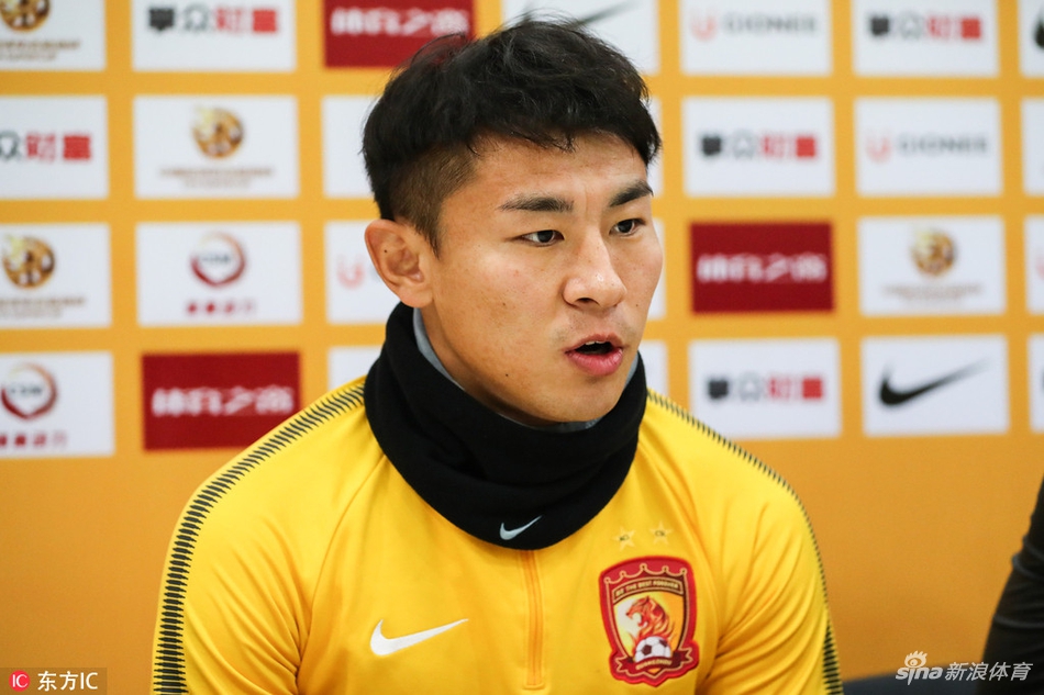 广州恒大踩场训练备战超级杯