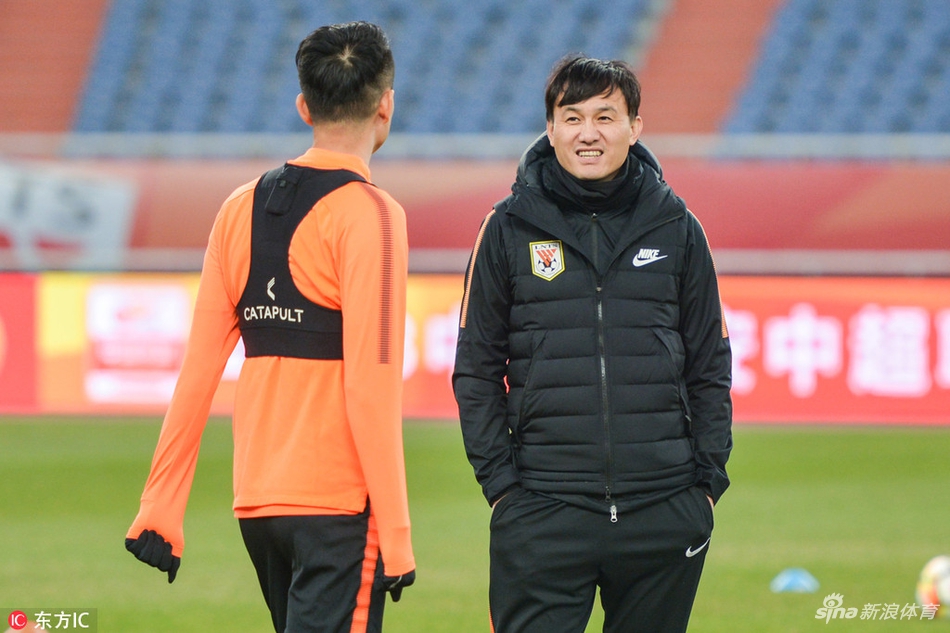 山东鲁能踩场训练备战重庆