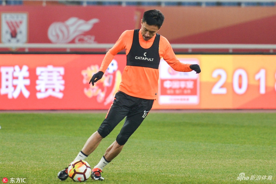 山东鲁能踩场训练备战重庆