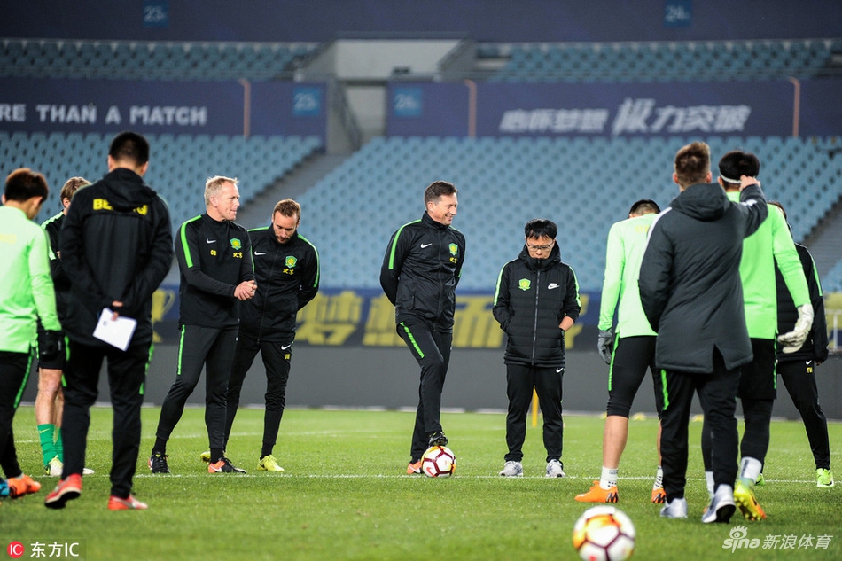 国安踩场训练四外援齐亮相