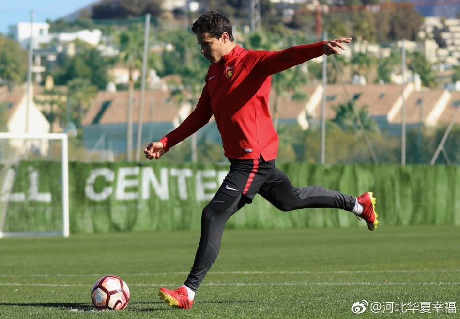 华夏幸福冬训苦练定位球