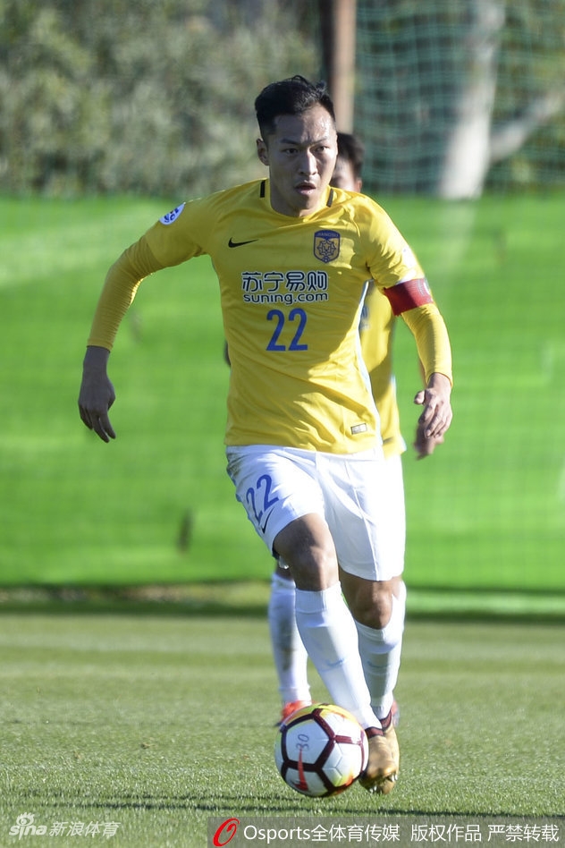 苏宁西班牙首场热身赛0-2负