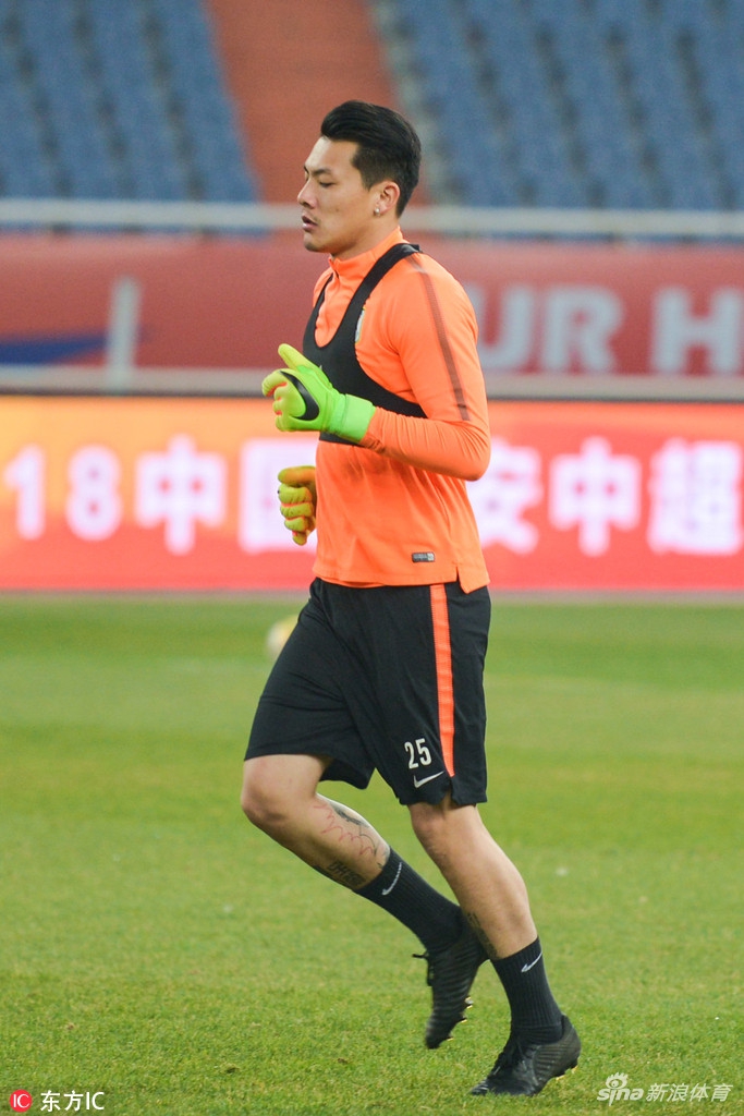 山东鲁能踩场训练备战重庆