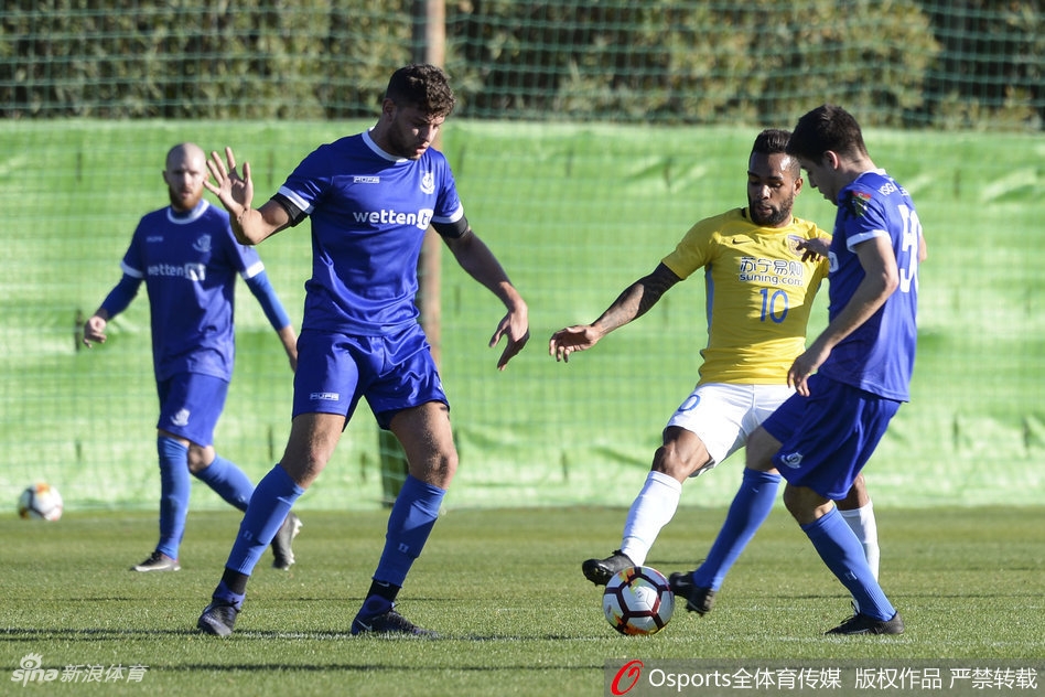 苏宁西班牙首场热身赛0-2负