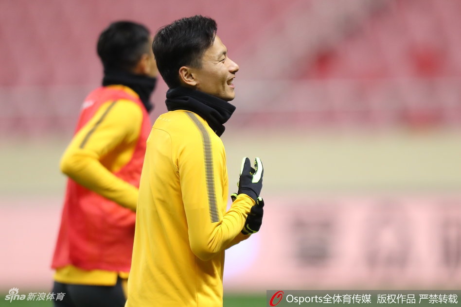 广州恒大踩场训练备战超级杯