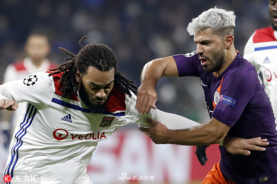 德伊纳尔与阿圭罗撕扯