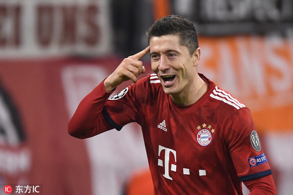 莱万梅开二度超越亨利