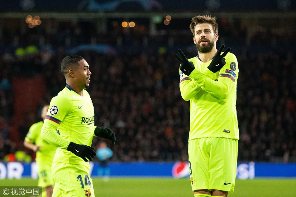 皮克标志性庆祝动作