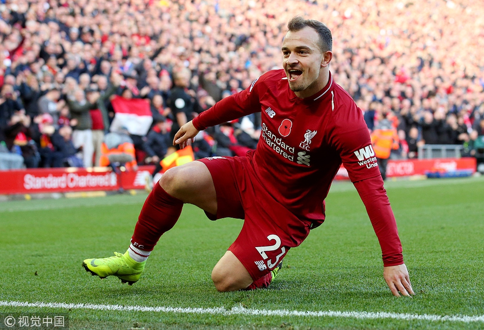 沙奇里摆拍庆祝