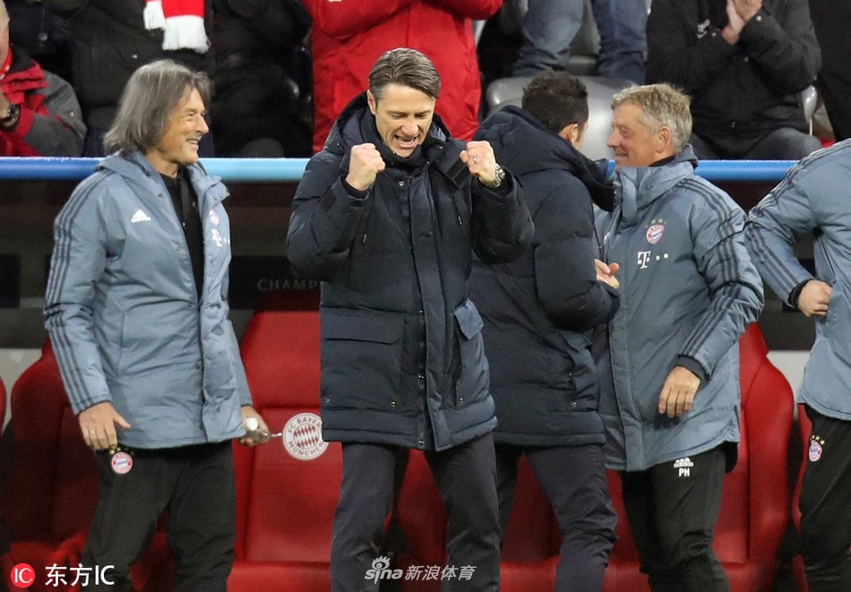拜仁主帅科瓦奇露出笑容