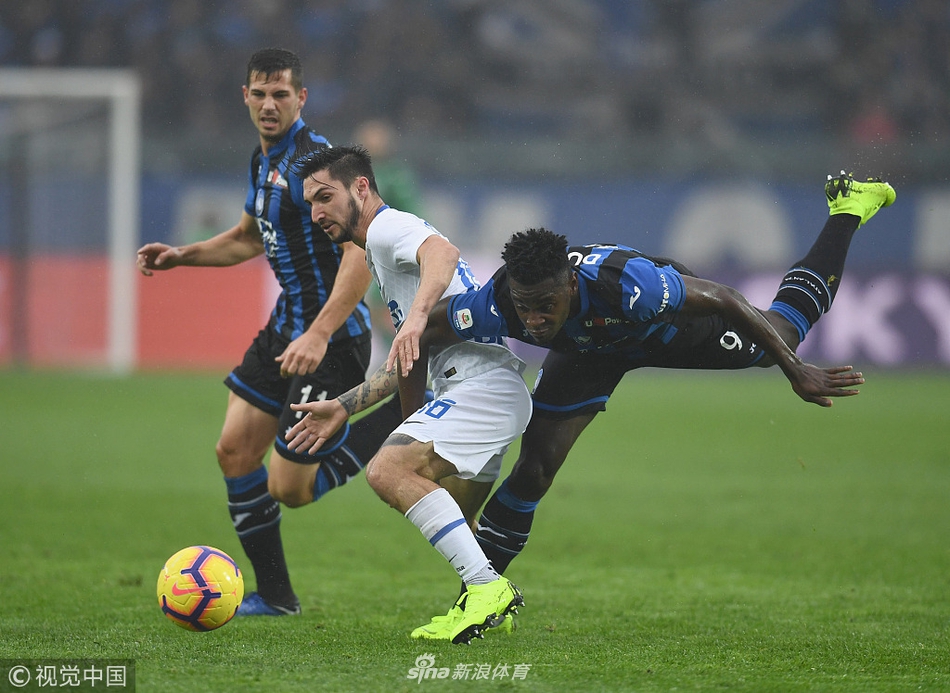 波利塔诺积极拼抢