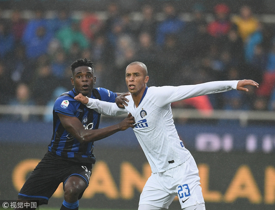 米兰达与对手拉扯