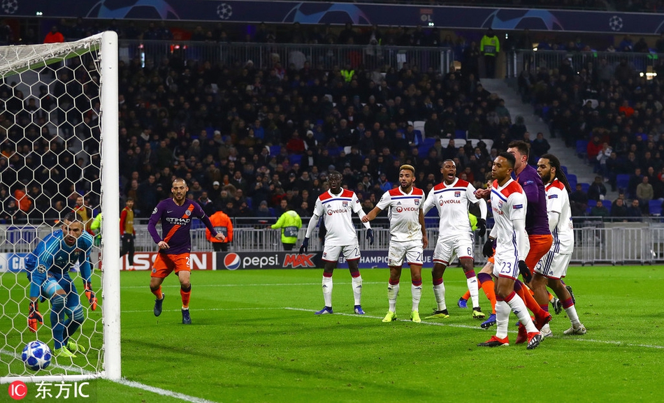 阿圭罗头球破门