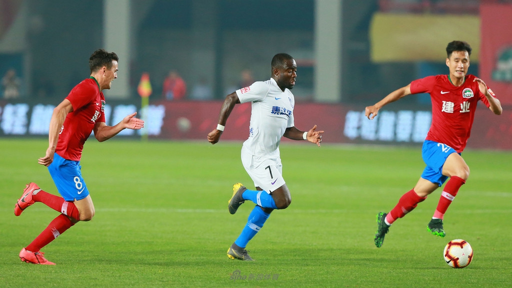 1-阿奇姆彭逆天从中场过四人得分