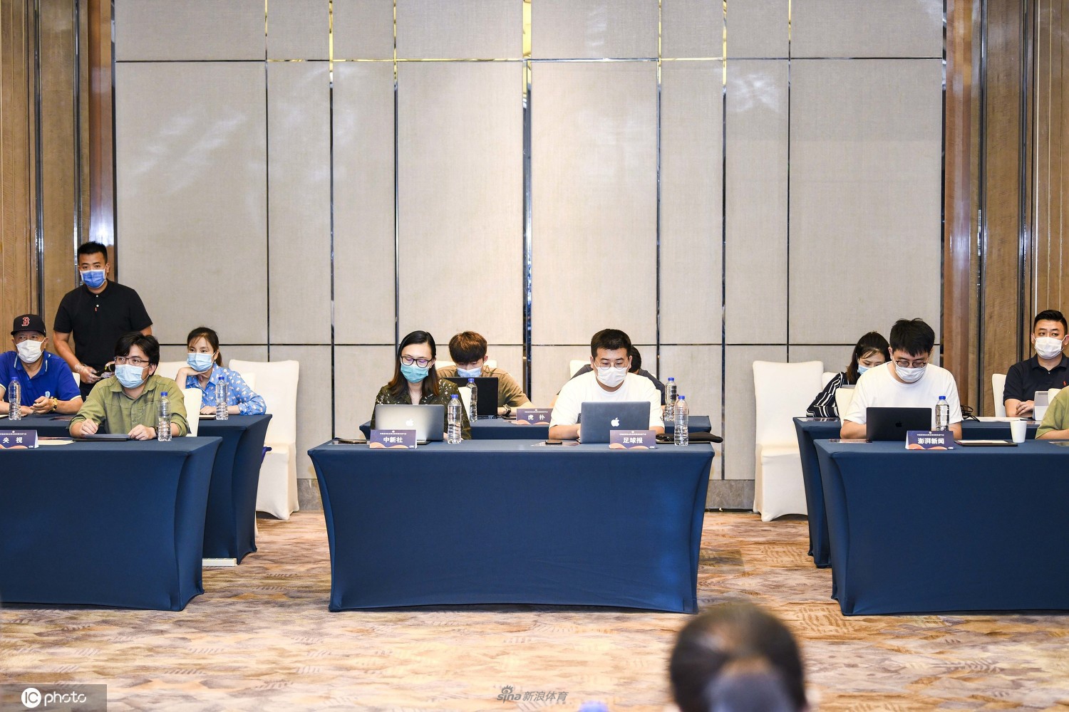 参加会议的记者朋友