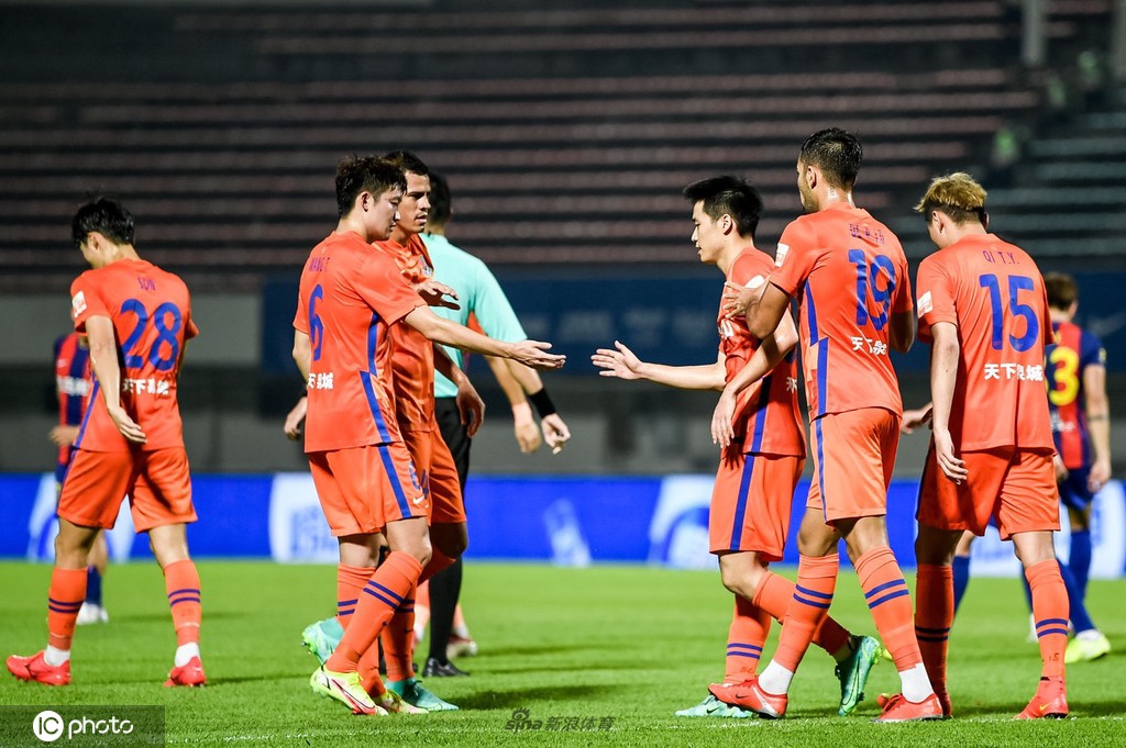 青岛队0-5山东泰山