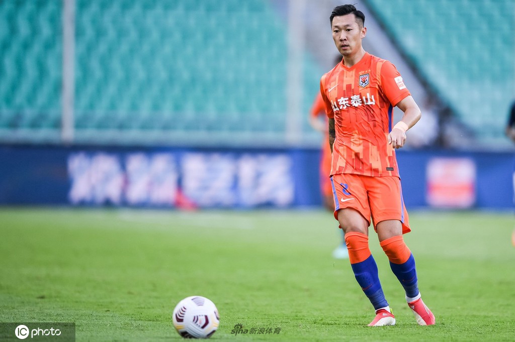 [中超]山东泰山4-2深圳队