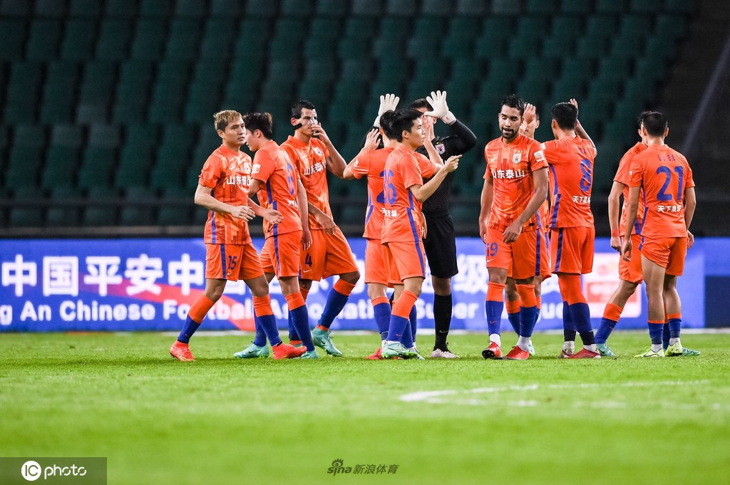 [中超]山东泰山2-1沧州雄狮