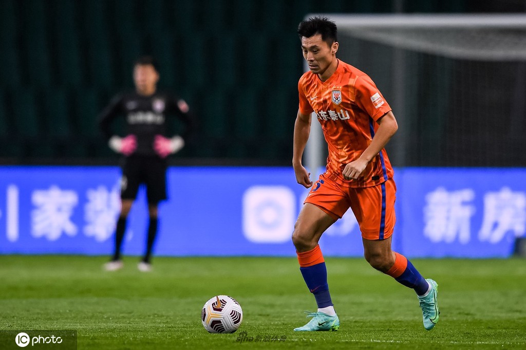 [中超]山东泰山2-1沧州雄狮