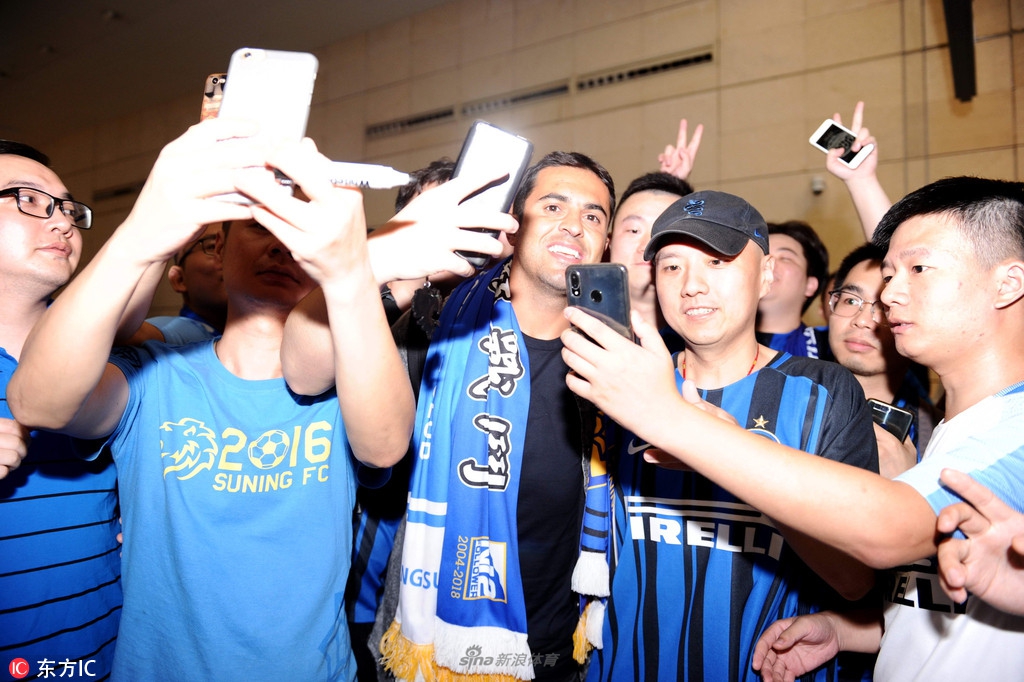 苏宁新援埃德尔抵达南京