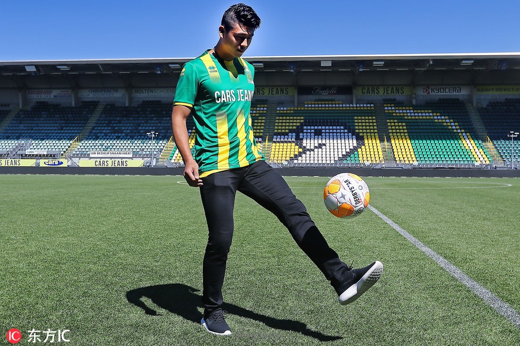 转会至荷甲海牙足球俱乐部