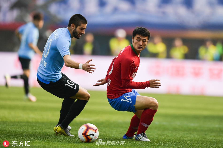 杨阔与卡拉斯科场上对抗