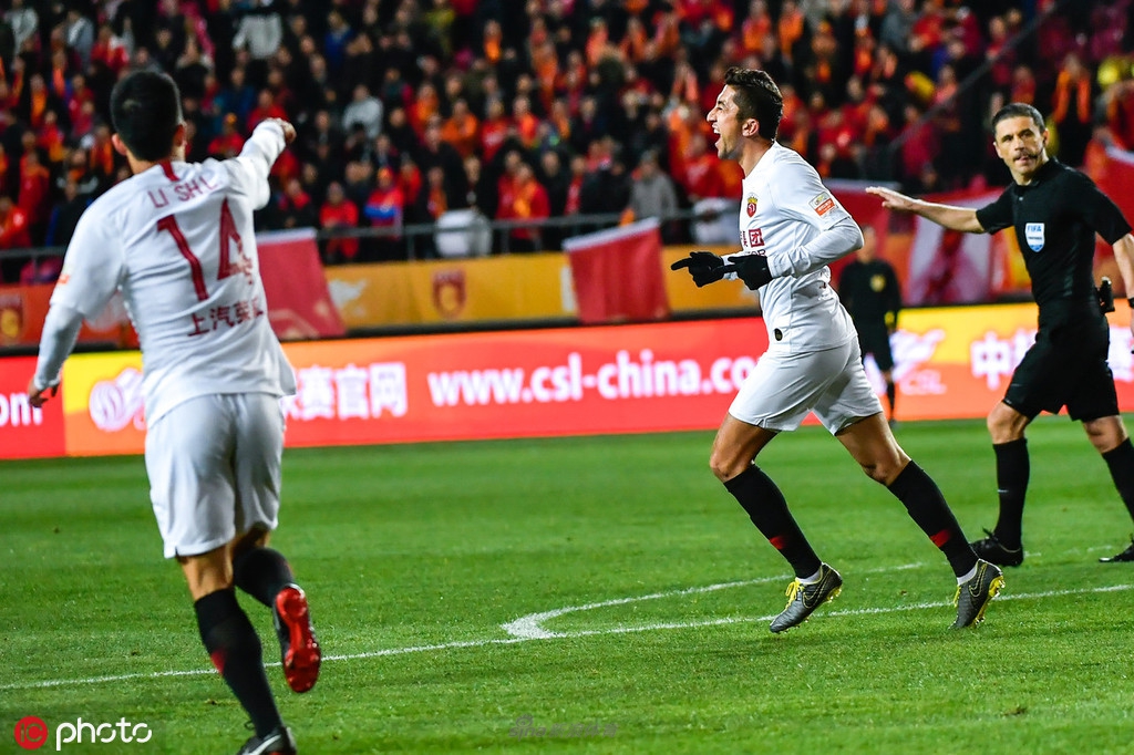 2-艾哈迈多夫绝杀庆祝