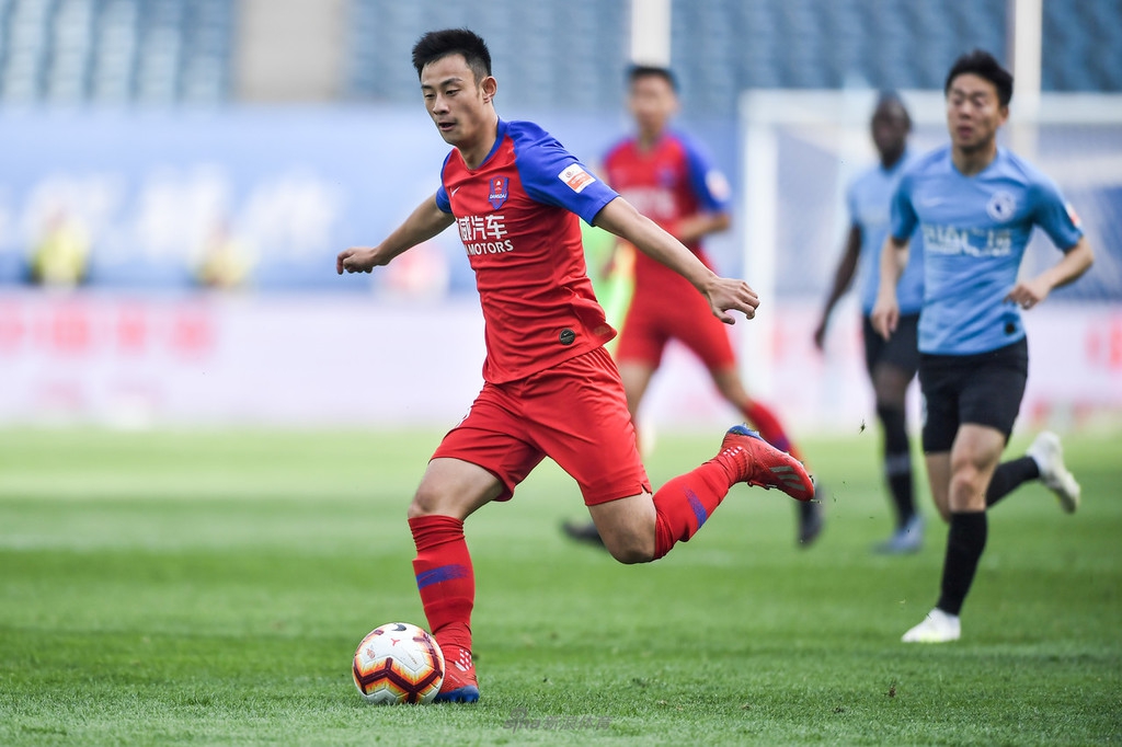 彭欣力飞速盘带