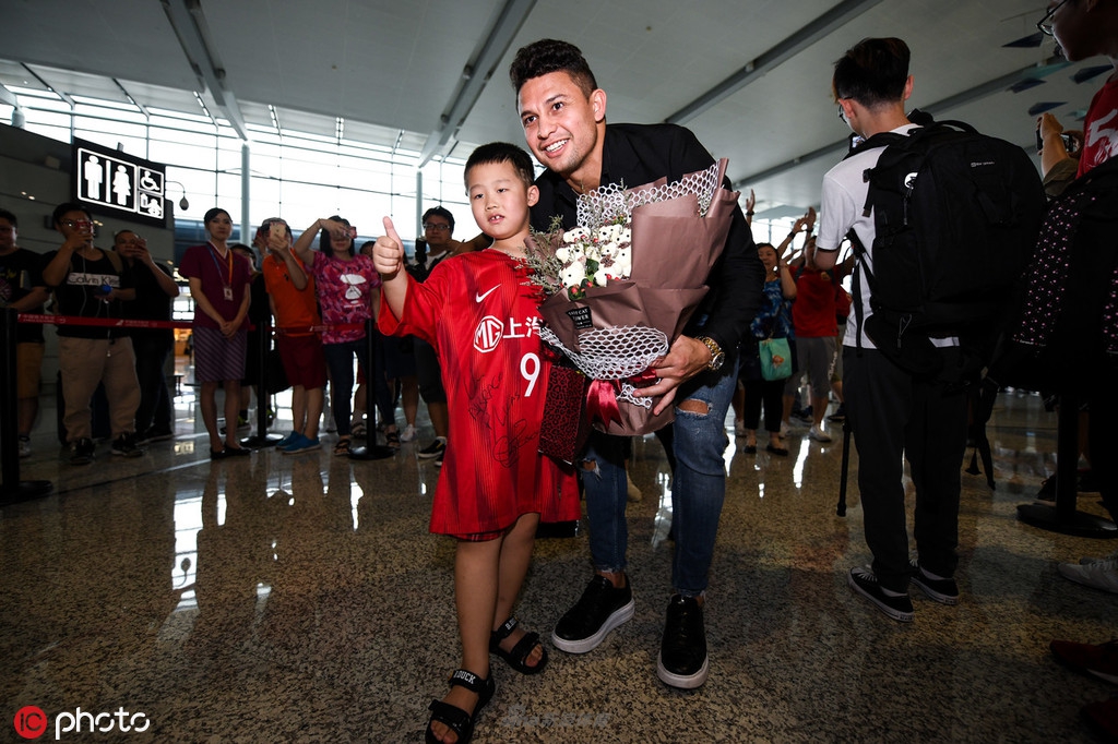 上港小球迷送别