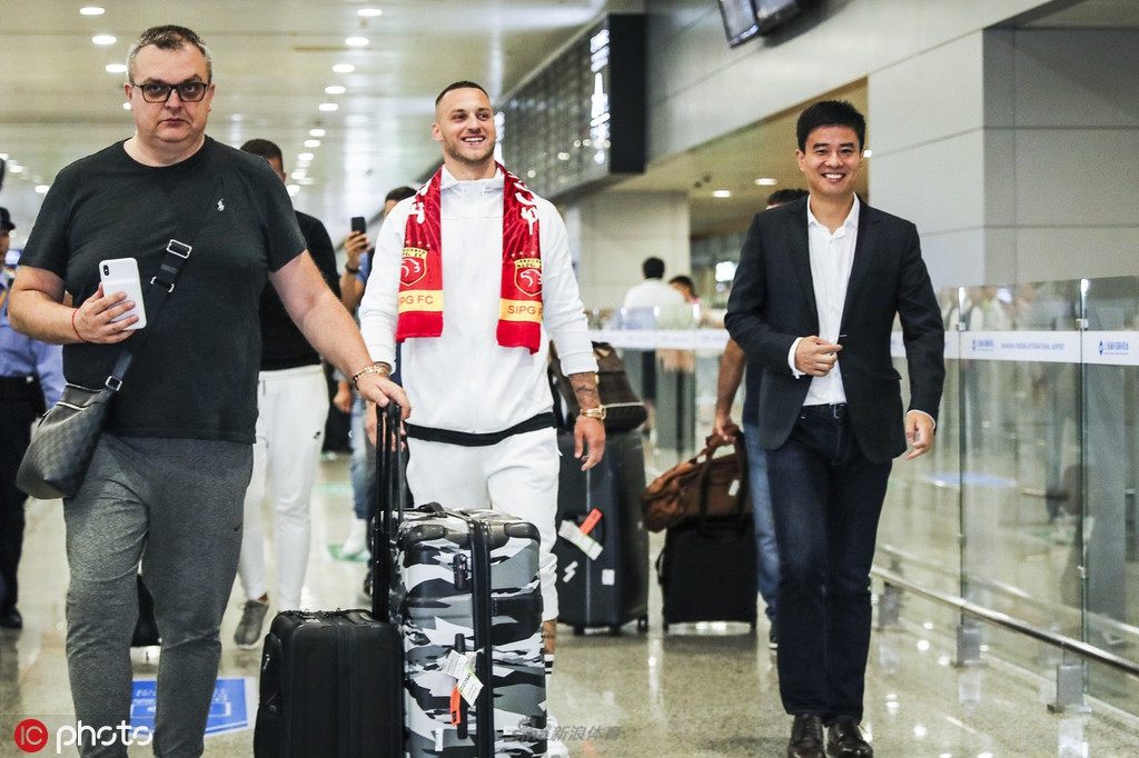 阿瑙托维奇抵达