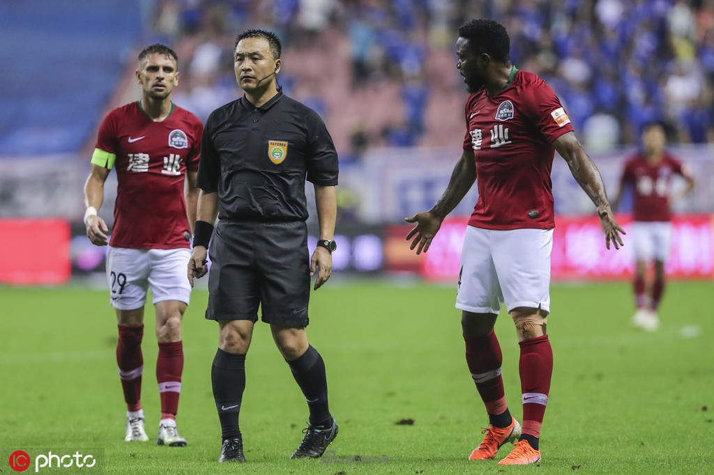 石祯禄严肃表情