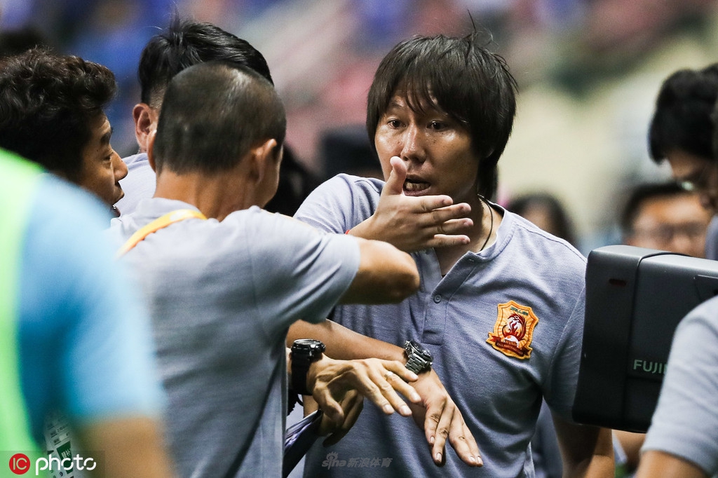 申花卓尔教练组赛后起冲突