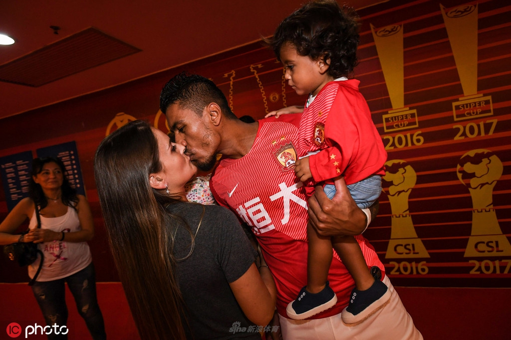 甜蜜的保利尼奥夫妇