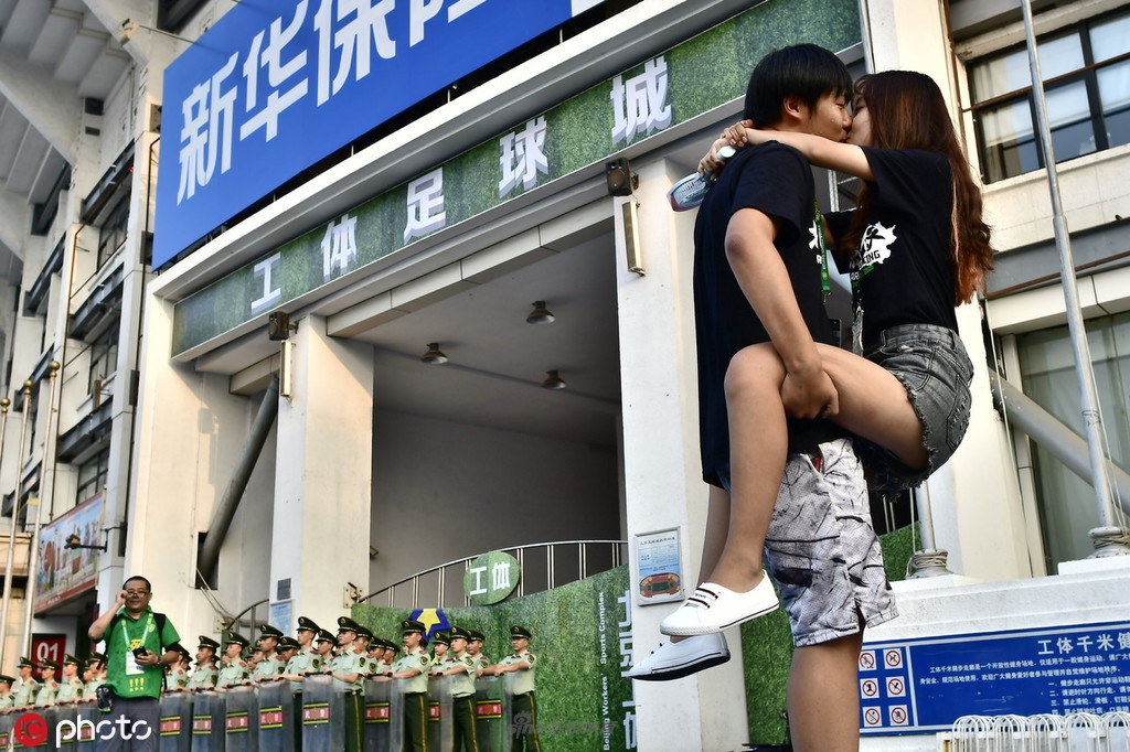 中超狗粮！七夕怎么过？和她一起来看球