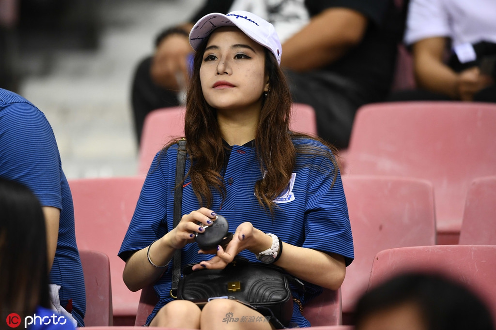 申花看台美女云集赛天仙