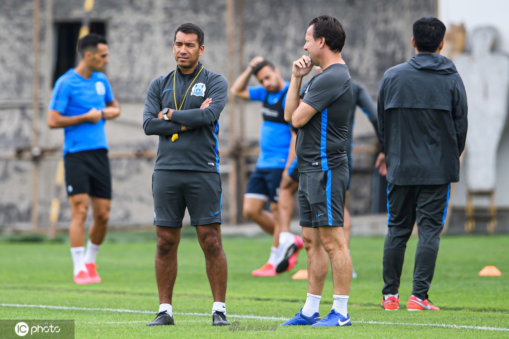 范帅率领广州富力公开训练