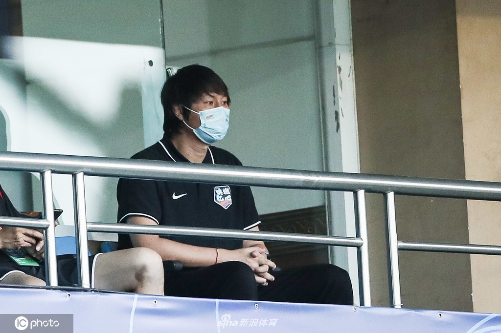 国足主帅李铁观战