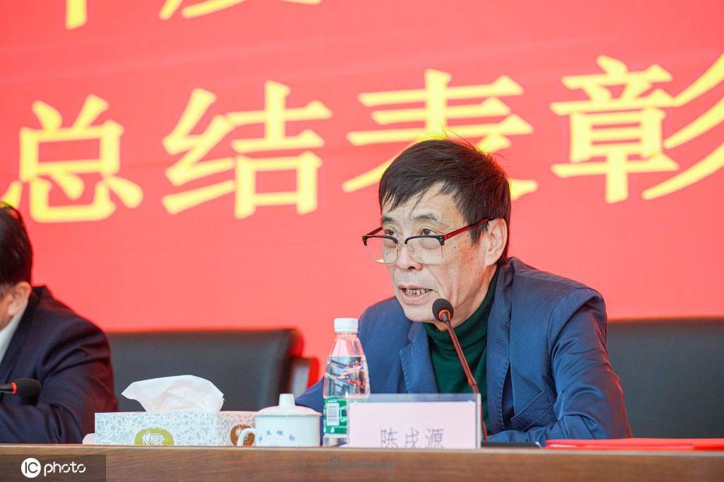 陈戌源接受采访 逐一回答球迷疑问