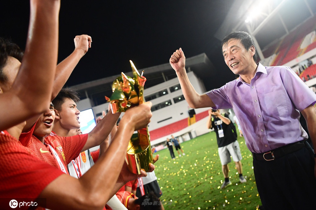 陈戌源接受采访 逐一回答球迷疑问