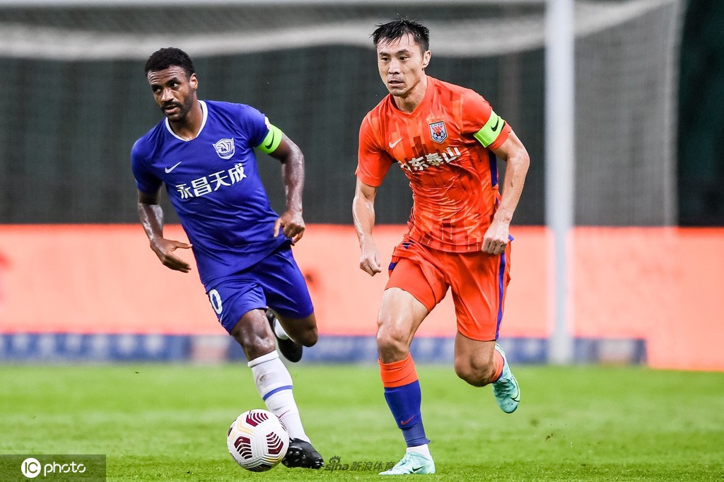 [中超]山东泰山2-1沧州雄狮