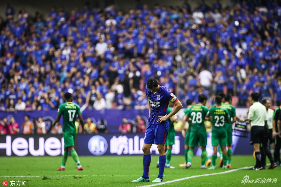 丢球后，莫雷诺难掩失落