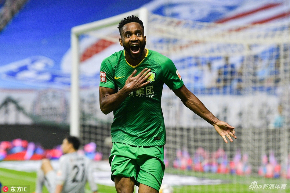 巴坎布庆祝破门