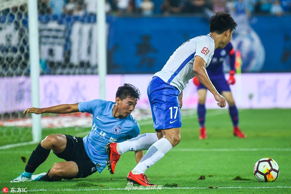 惠家康禁区内拿球瞬间