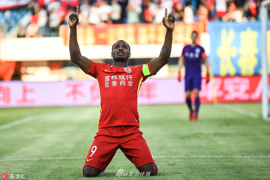 伊哈洛点球梅开二度