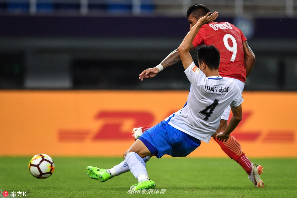 暴力鸟破门瞬间