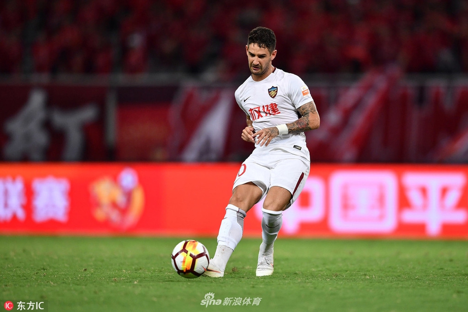 帕托一脚圆月弯刀