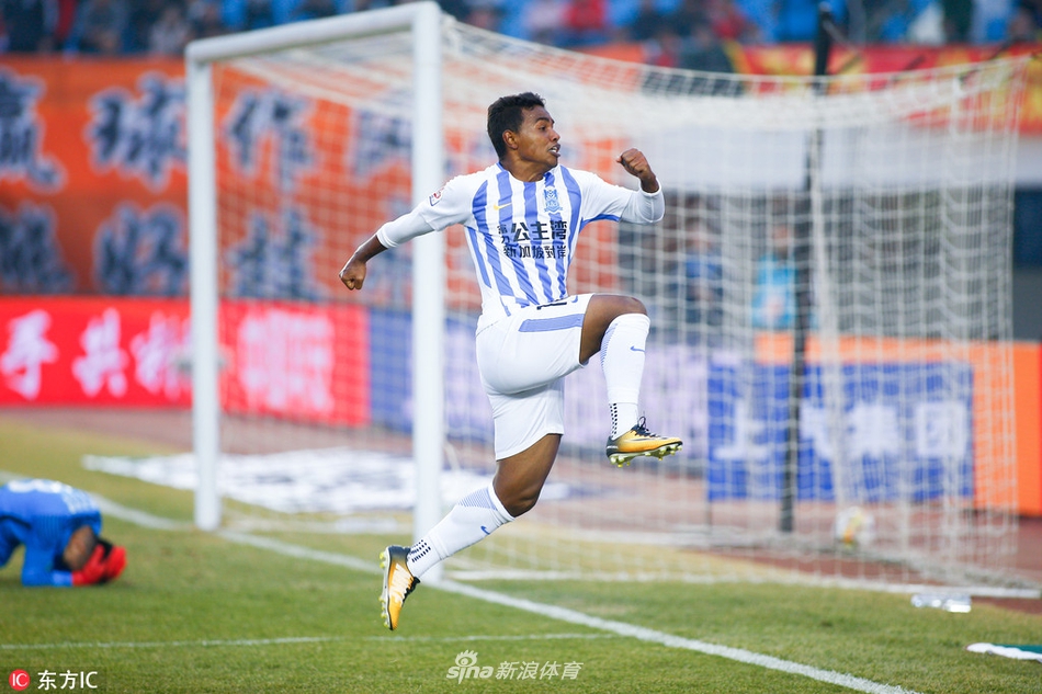 雷纳尔迪尼奥抽射破门