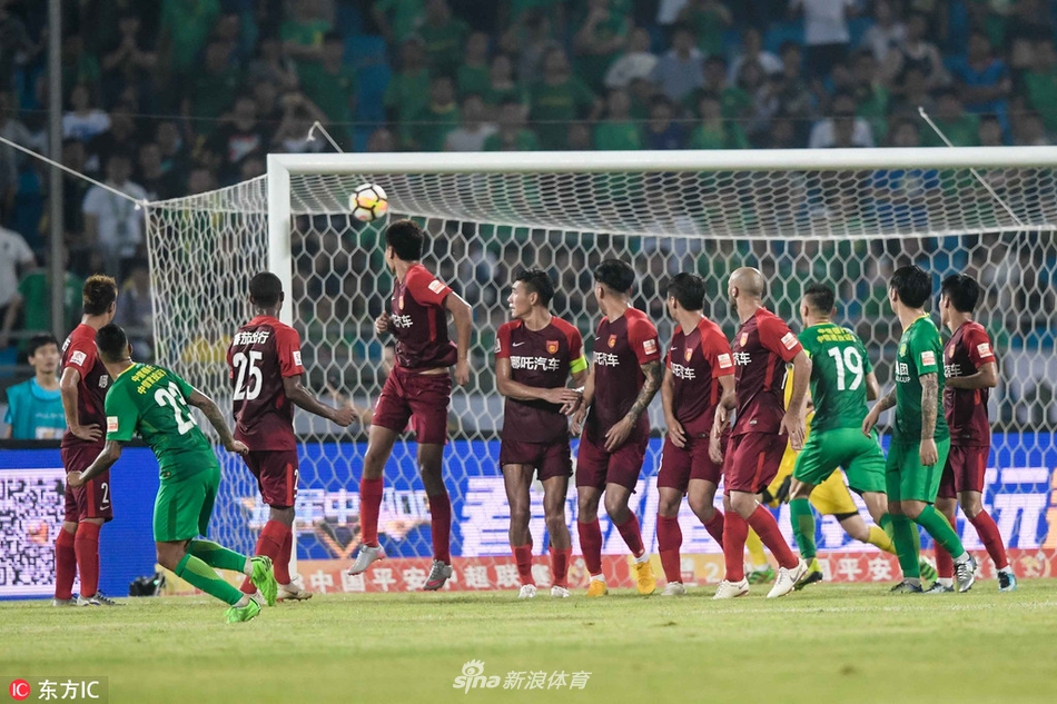 比埃拉任意球瞬间