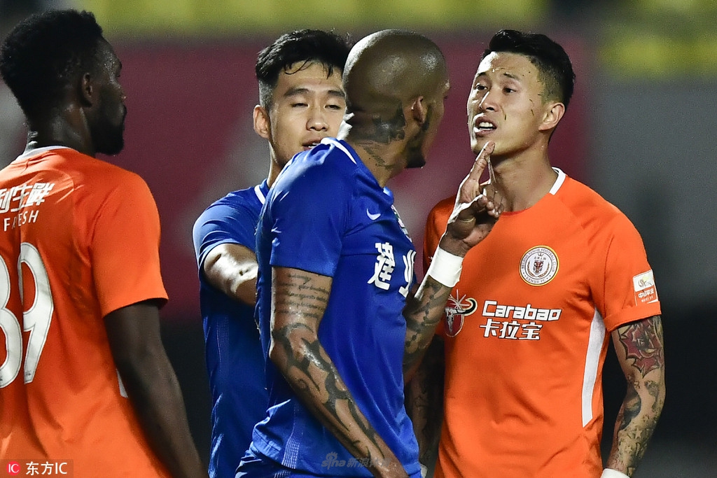 两队球员爆发冲突